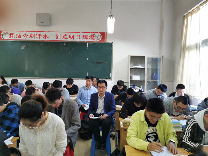 周鑫荣01.jpg